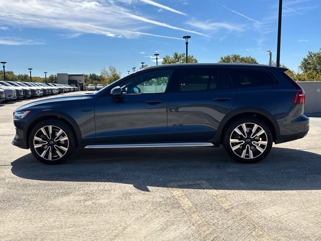 Certified 2024 Volvo V60 B5 Cross Country Ultimate w/ Protection Package Premier AWD/4WD image 5