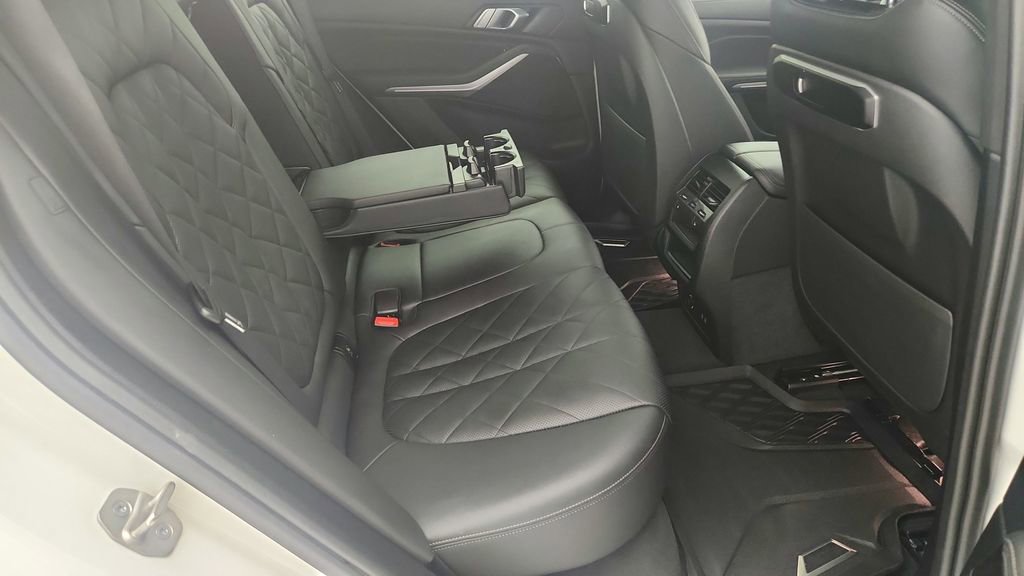 Used 2024 BMW X5 xDrive40i w/ M Sport Package image 33