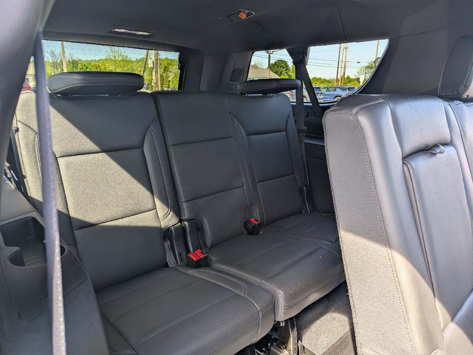 Used 2021 Chevrolet Suburban Z71 w/ Z71 Signature Package AWD/4WD image 33