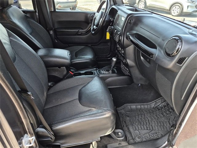 Used 2016 Jeep Wrangler Unlimited Sahara image 9