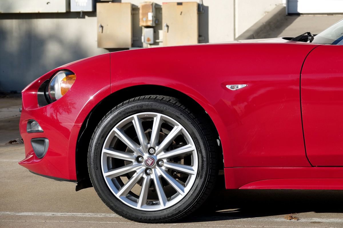 Used 2018 FIAT 124 Spider Lusso w/ Navigation & Sound Group image 20