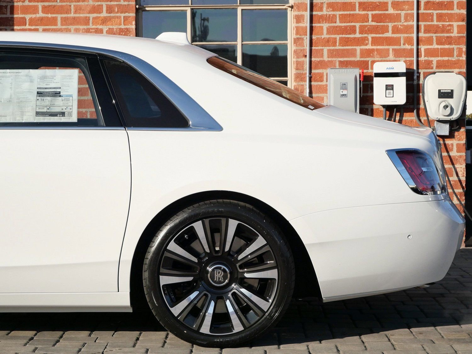 Used 2024 Rolls-Royce Ghost image 34