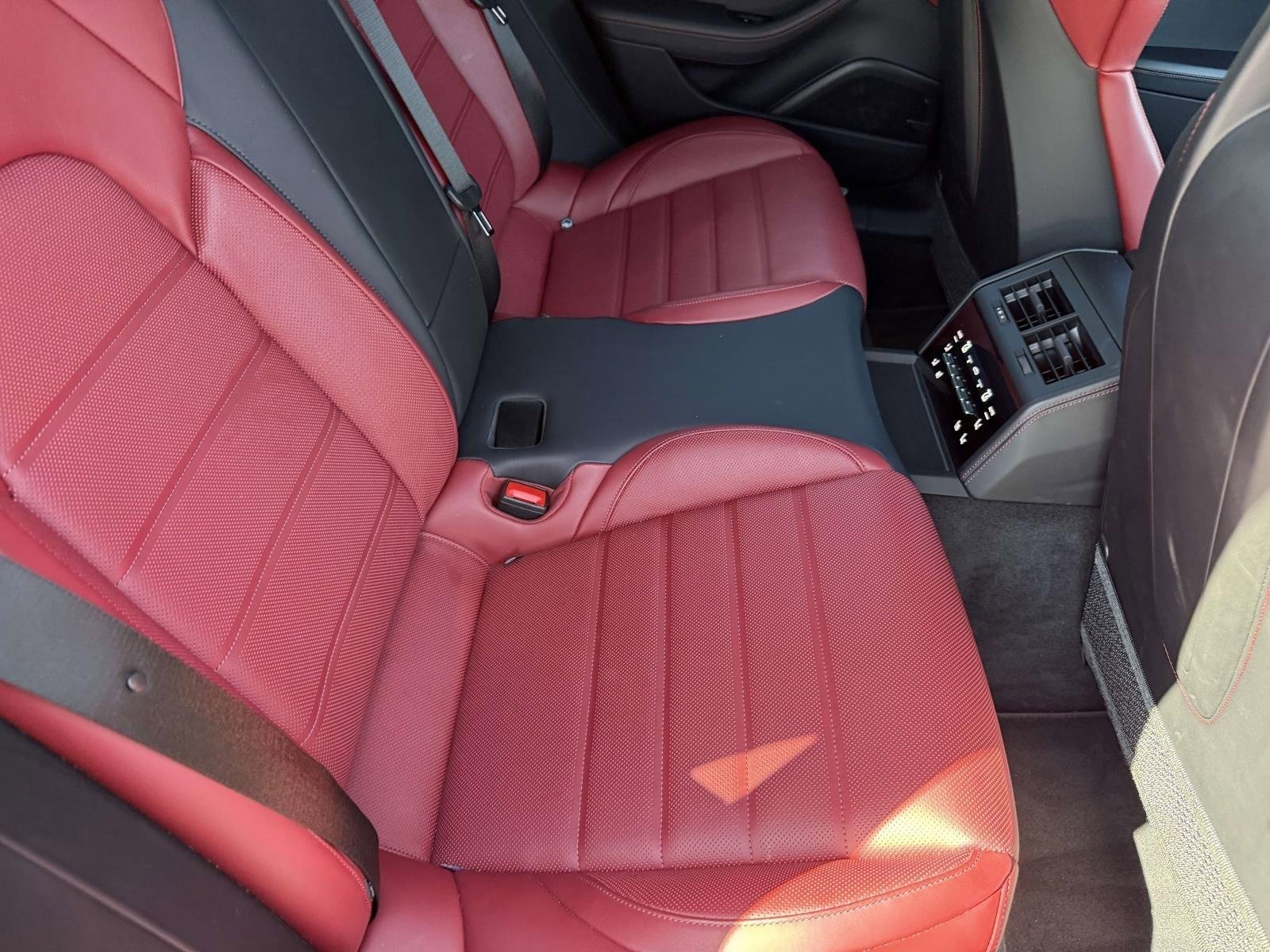 Used 2024 Porsche Panamera image 27