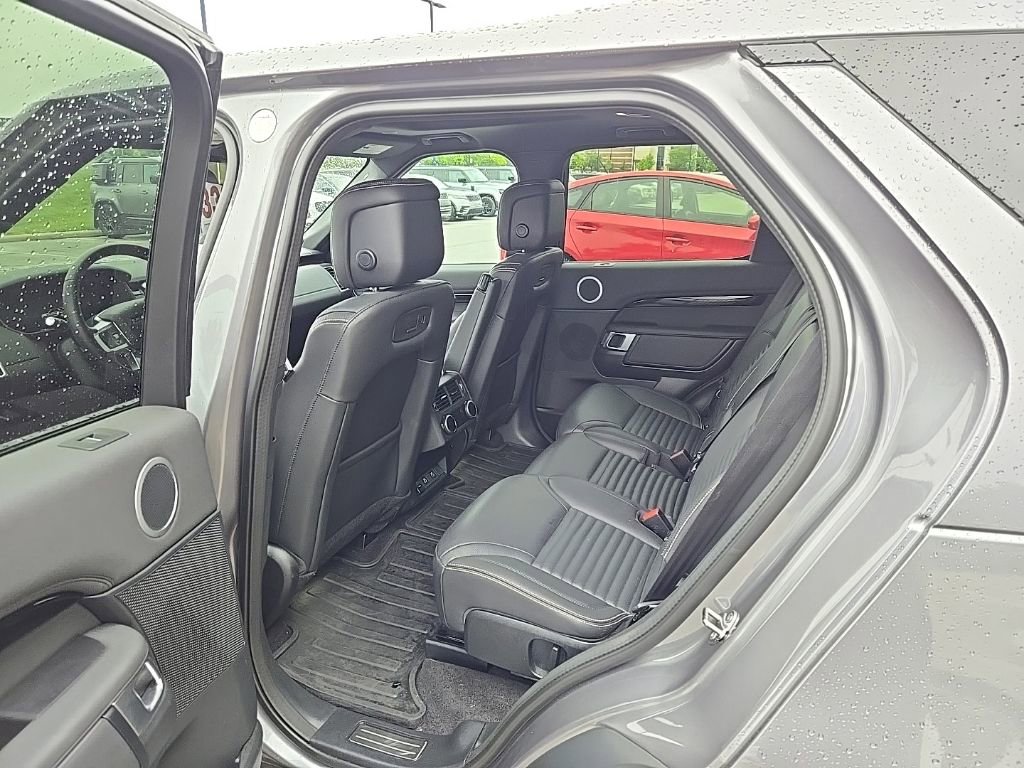 Certified 2025 Land Rover Discovery S AWD/4WD image 17