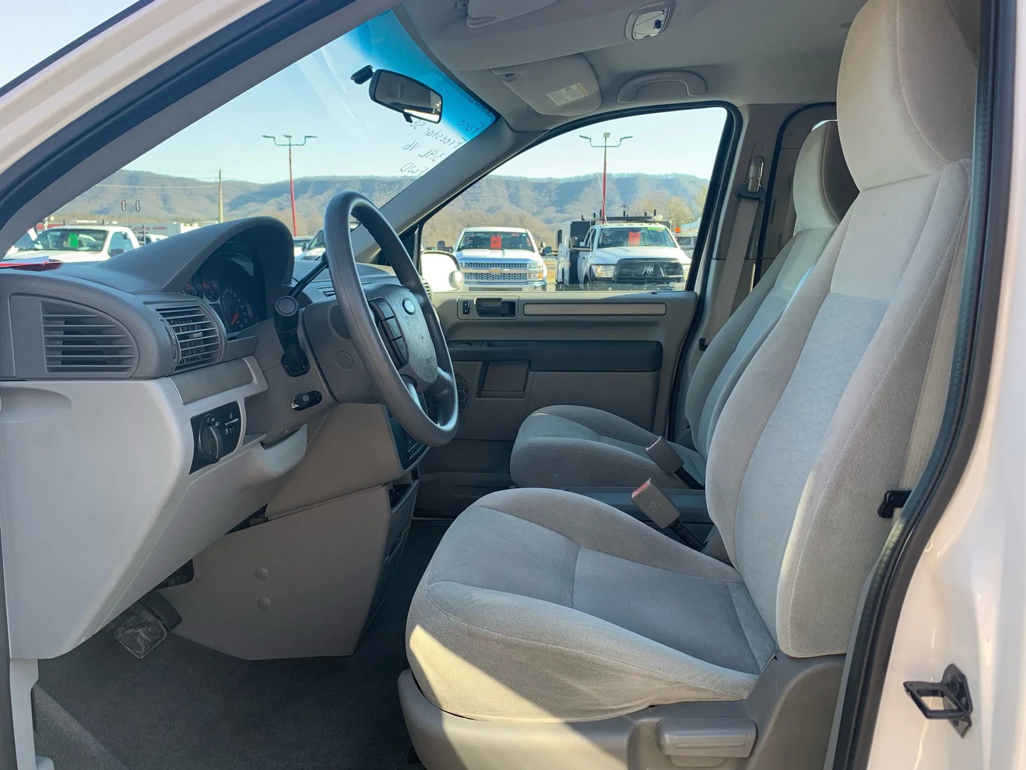 Used 2006 Ford Freestar SE image 9