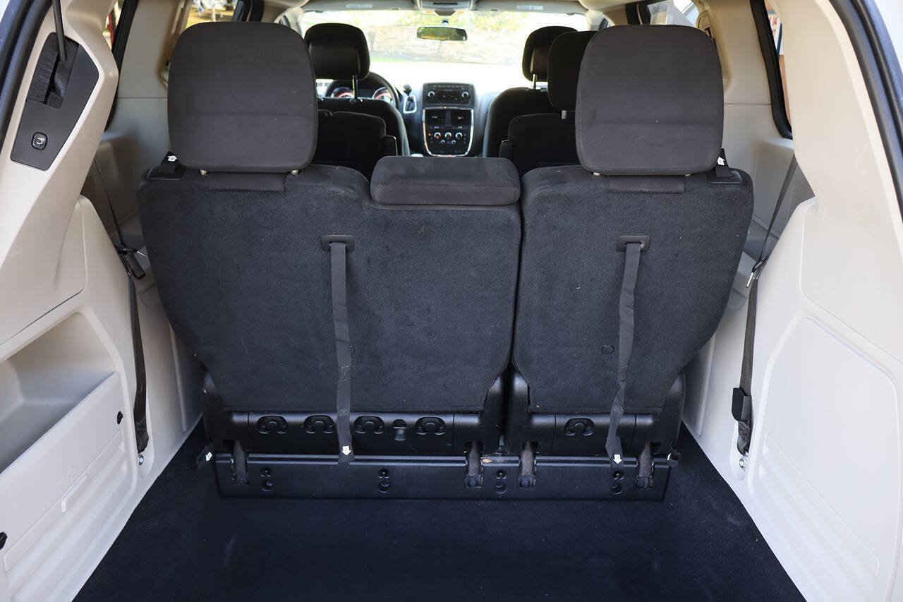 Used 2014 Dodge Grand Caravan SXT FWD image 16