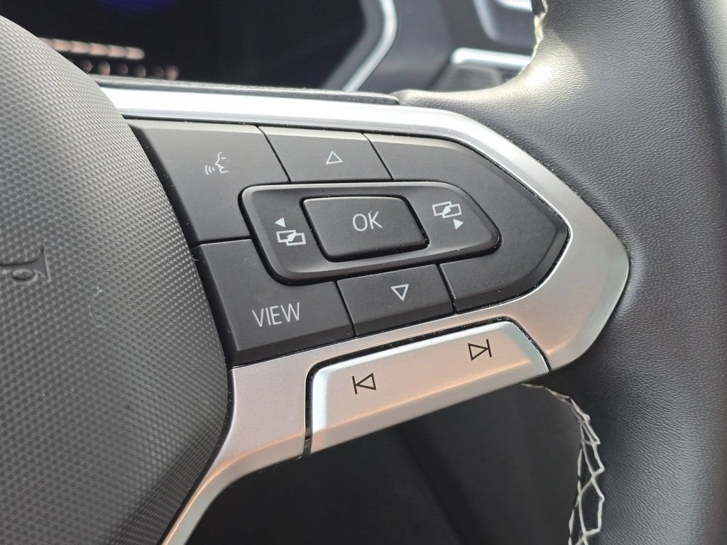 Used 2023 Volkswagen Tiguan SE AWD/4WD image 26
