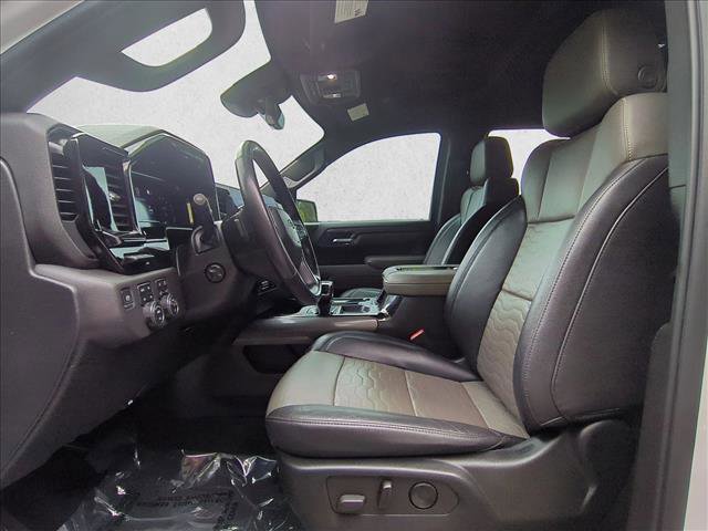 Used 2022 Chevrolet Silverado 1500 ZR2 w/ Technology Package AWD/4WD image 16
