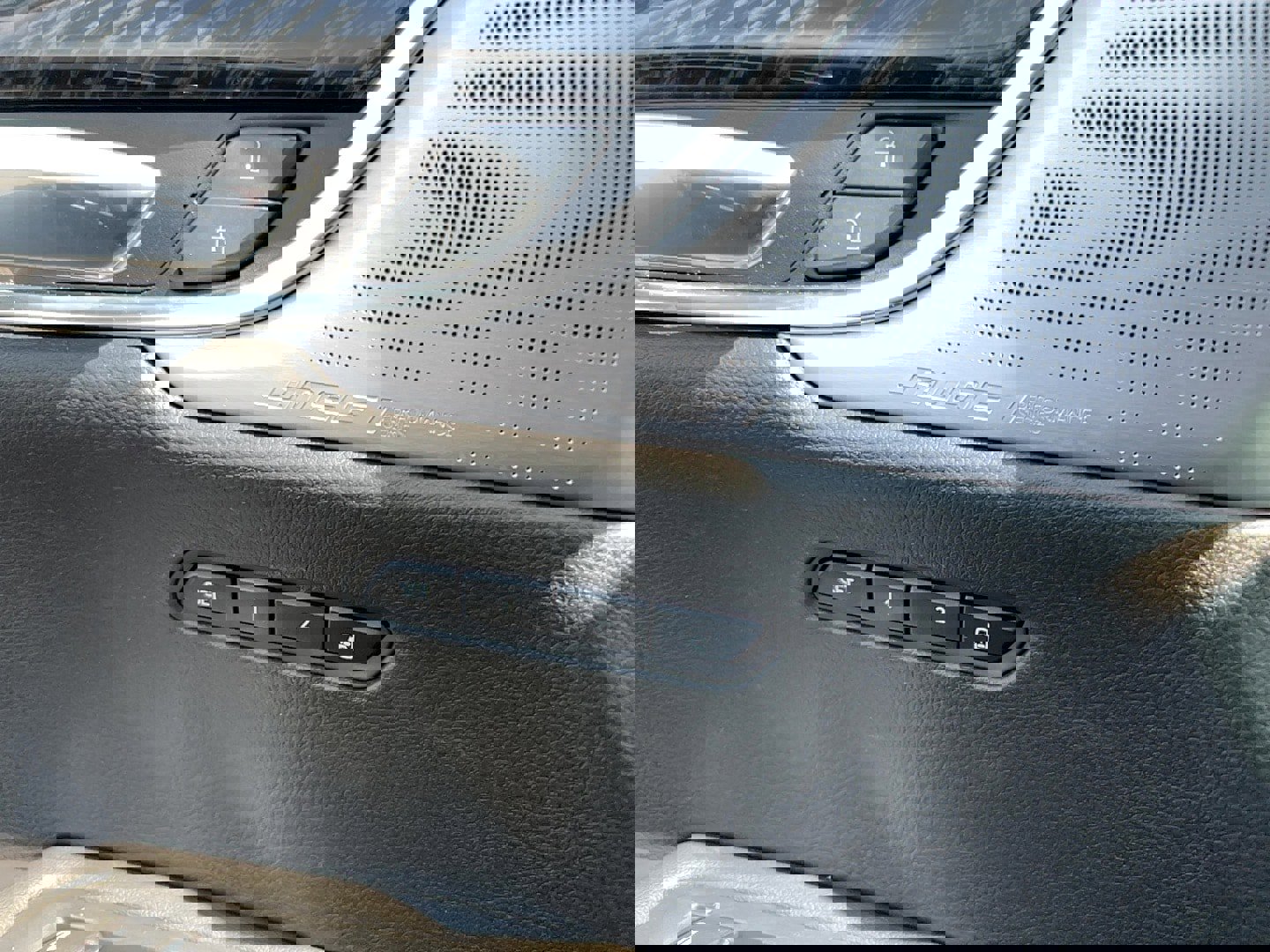 Used 2024 Cadillac XT6 Premium Luxury w/ Technology Package image 14