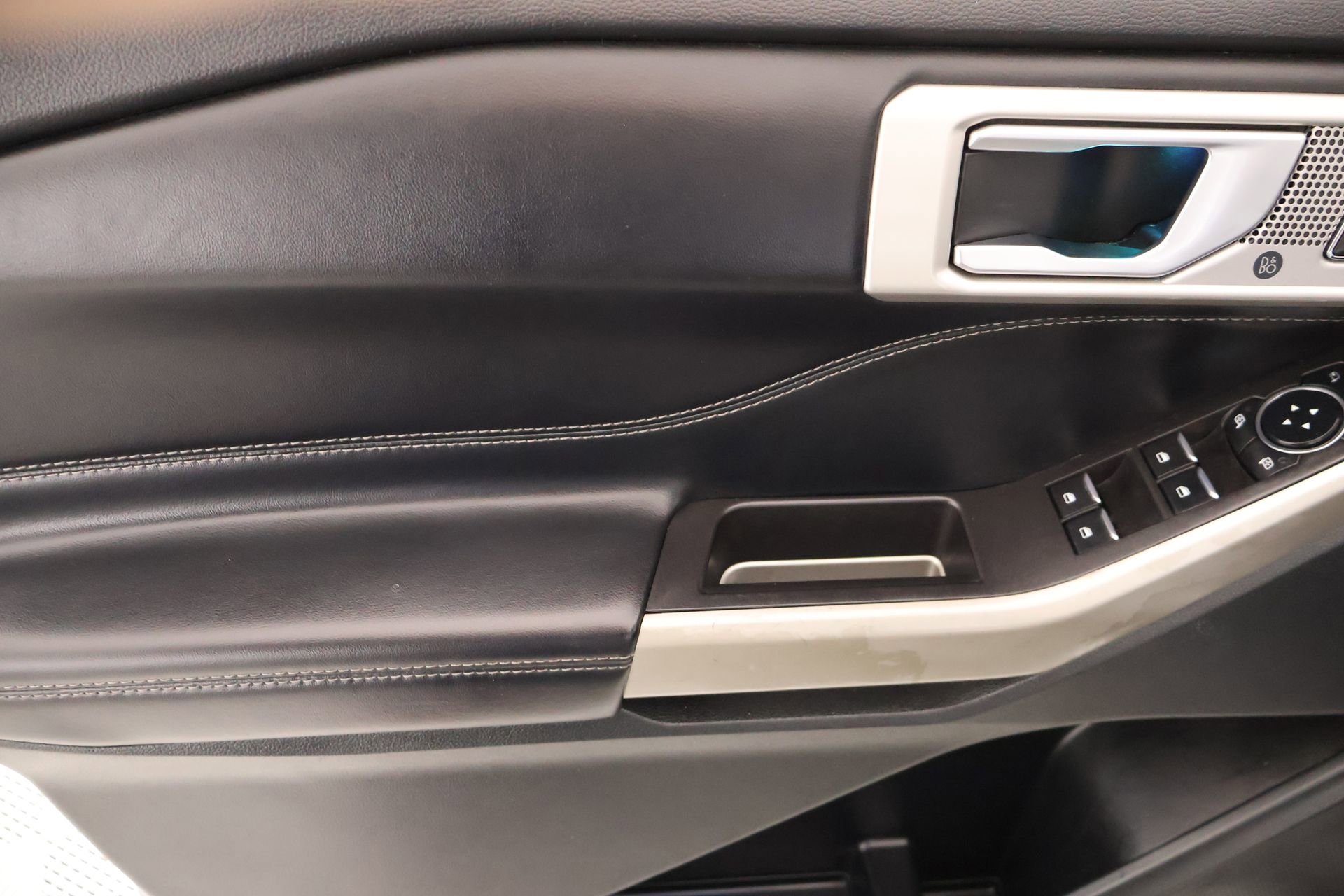 Used 2023 Ford Explorer Limited image 17