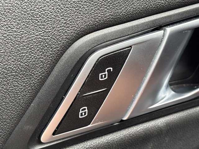 Used 2020 BMW 330i xDrive Sedan AWD/4WD image 11