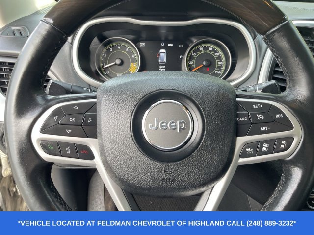 Used 2017 Jeep Cherokee Overland w/ Technology Group FWD image 12
