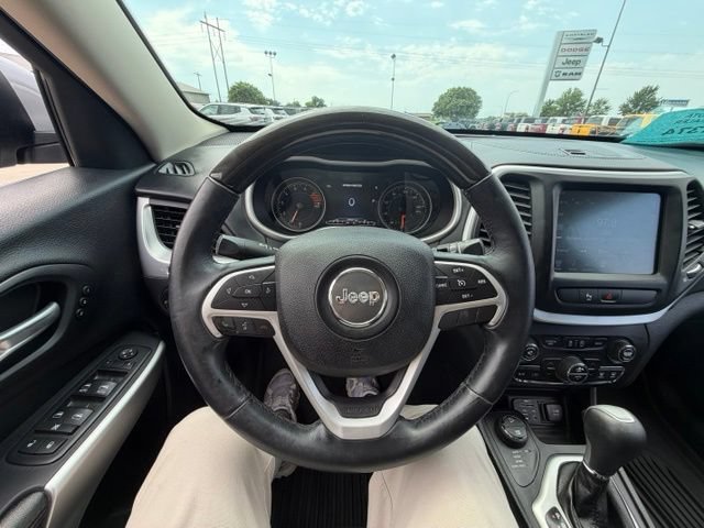 Used 2016 Jeep Cherokee Overland AWD/4WD image 15