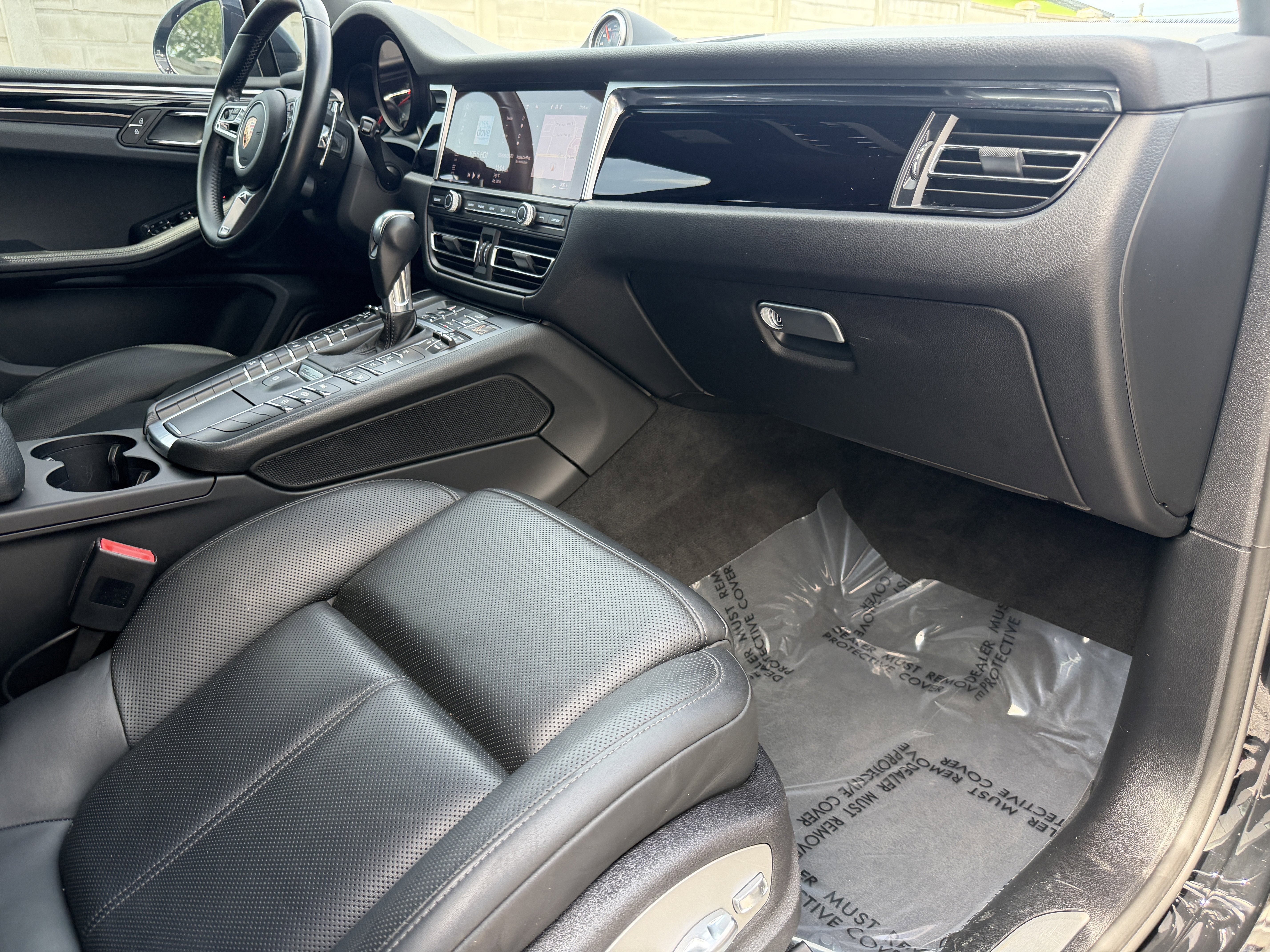Certified 2020 Porsche Macan S AWD/4WD image 17