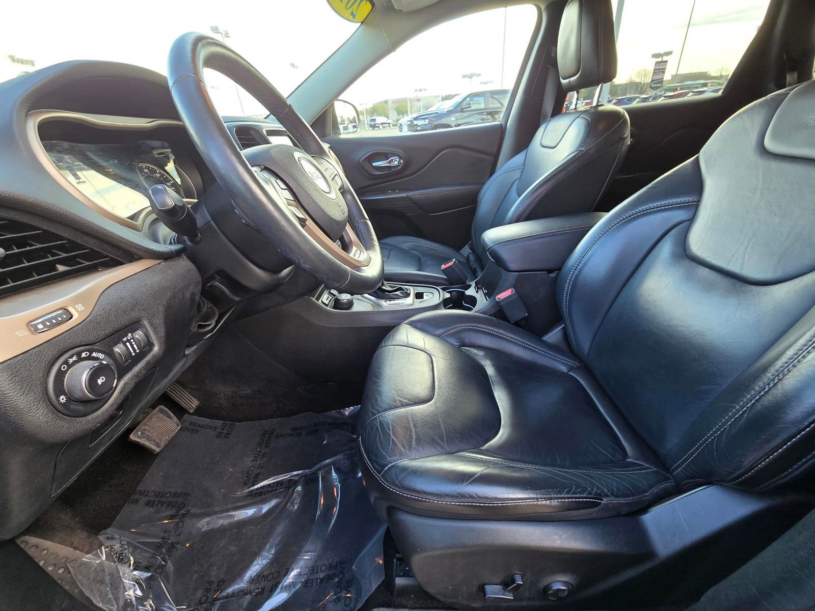 Used 2017 Jeep Cherokee Limited image 13