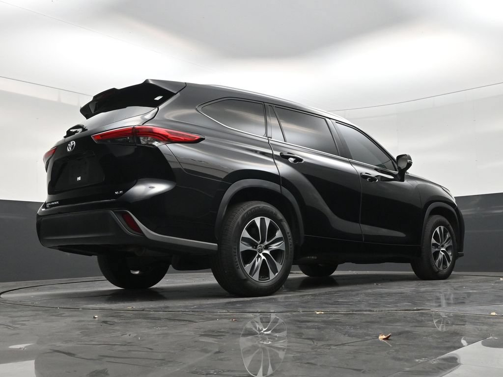 Used 2021 Toyota Highlander XLE FWD image 24