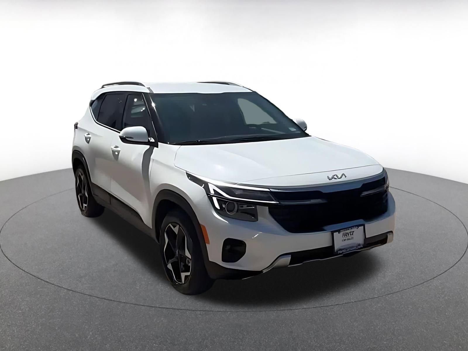 Used 2025 Kia Seltos S image 3