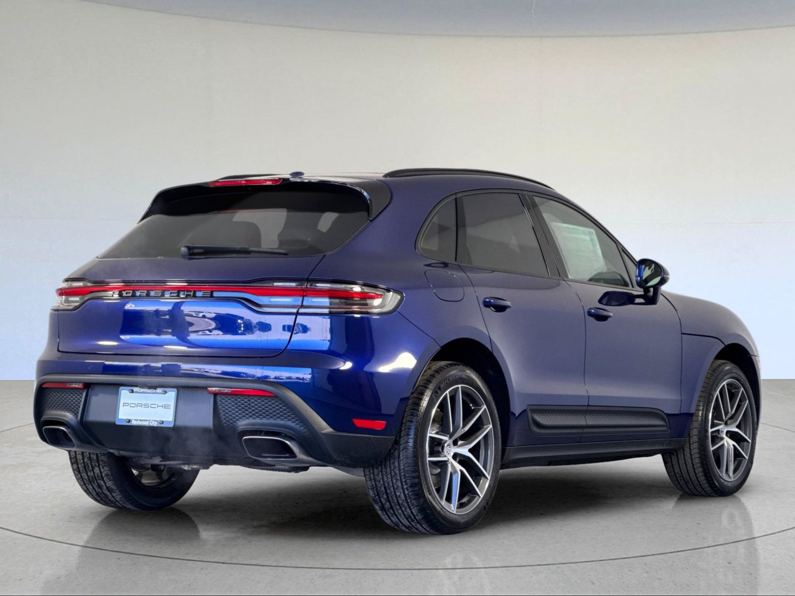 Certified 2026 Porsche Macan AWD/4WD image 8