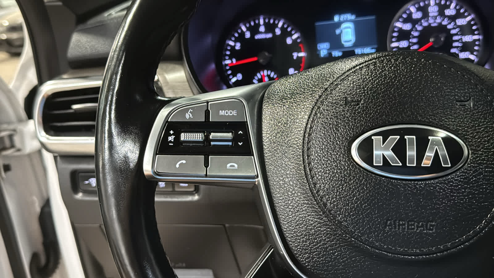 Used 2020 Kia Telluride EX w/ EX Premium Package AWD/4WD image 12