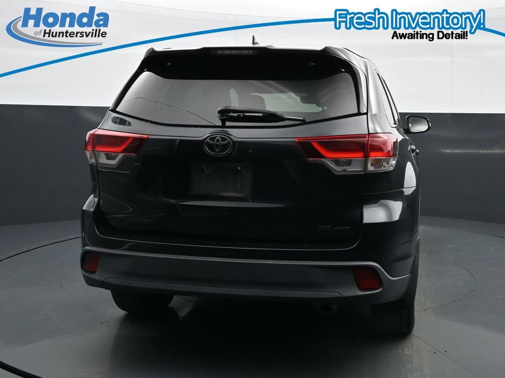 Used 2019 Toyota Highlander SE w/ Nightshade Edition AWD/4WD image 8