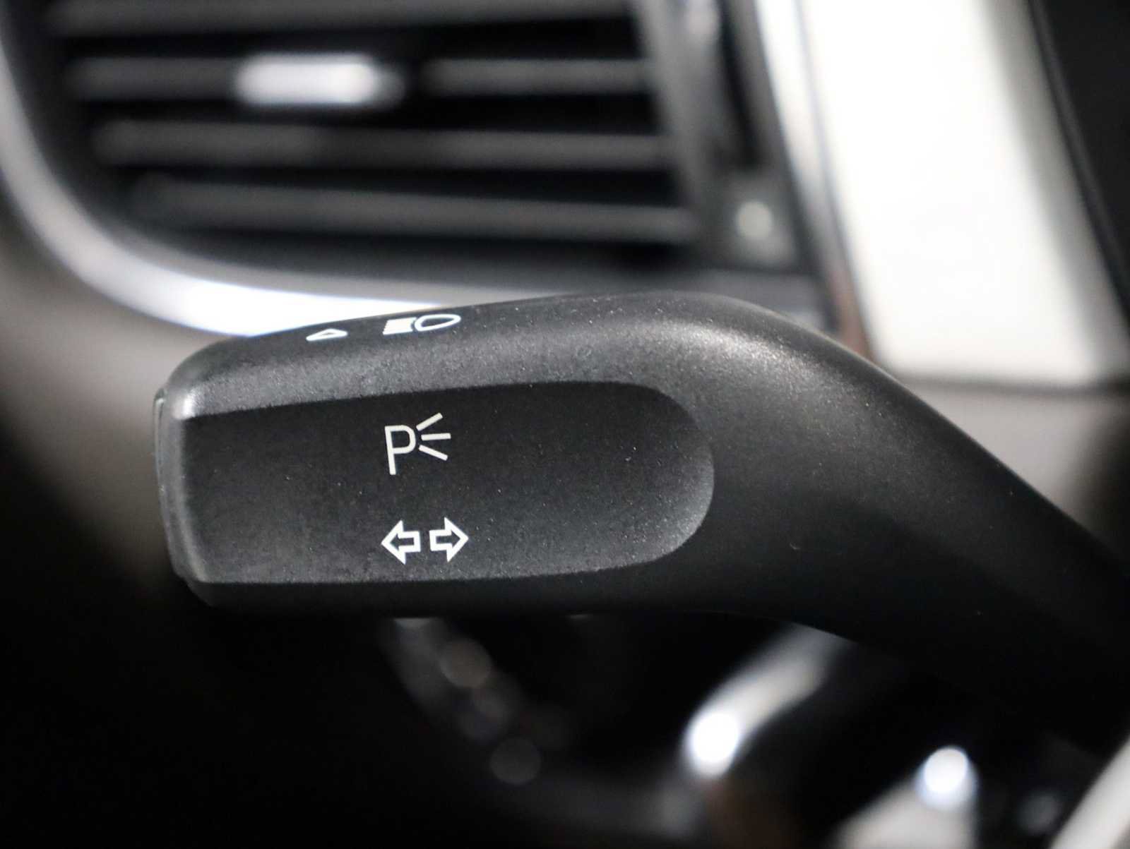 Used 2015 Porsche Macan Turbo AWD/4WD image 31