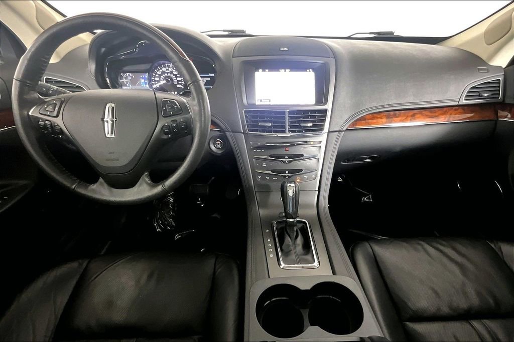 Used 2019 Lincoln MKT AWD image 15