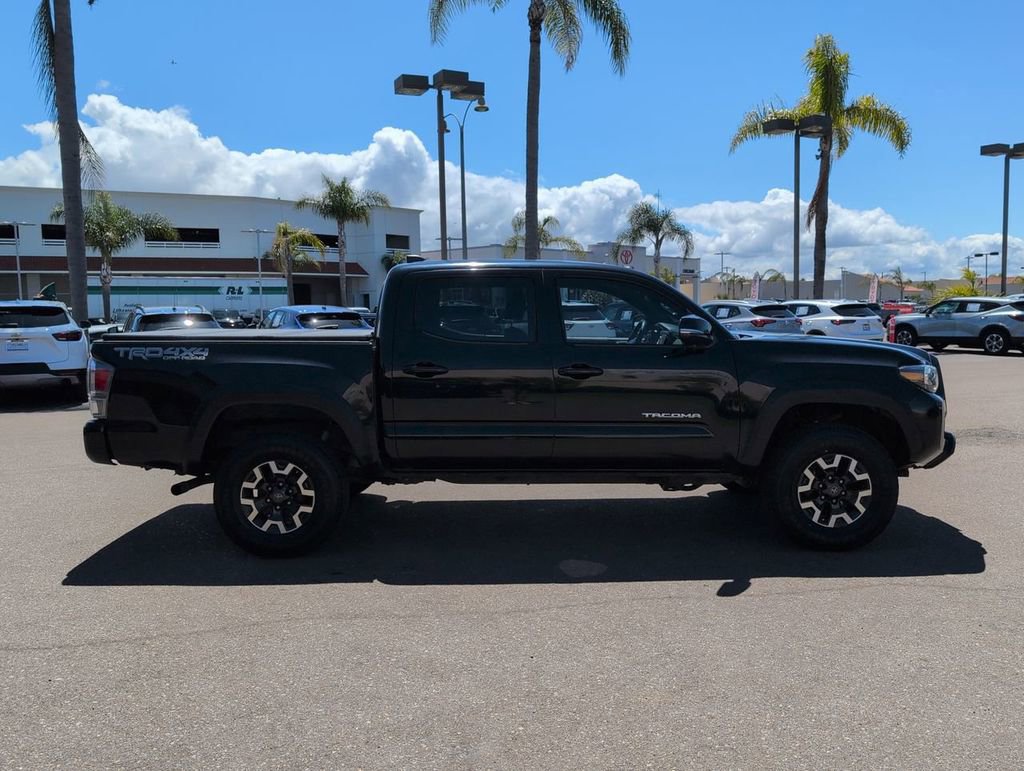 Used 2020 Toyota Tacoma TRD Off-Road w/ Technology Package AWD/4WD image 9