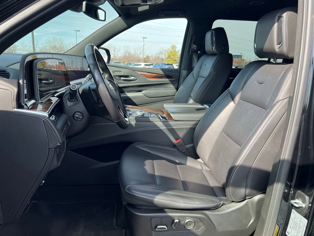 Used 2024 Cadillac Escalade ESV Luxury image 7