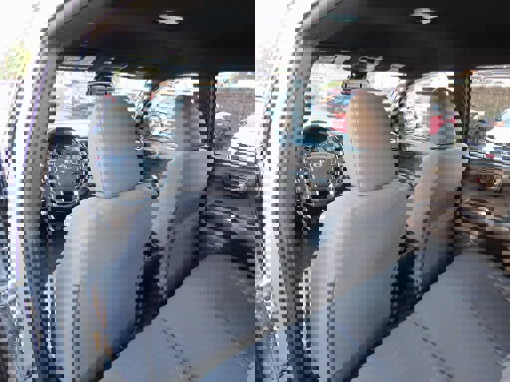 Used 2019 Toyota Tacoma TRD Sport image 16