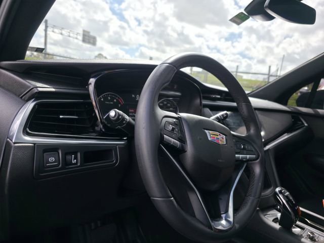 Used 2025 Cadillac XT6 Luxury image 11