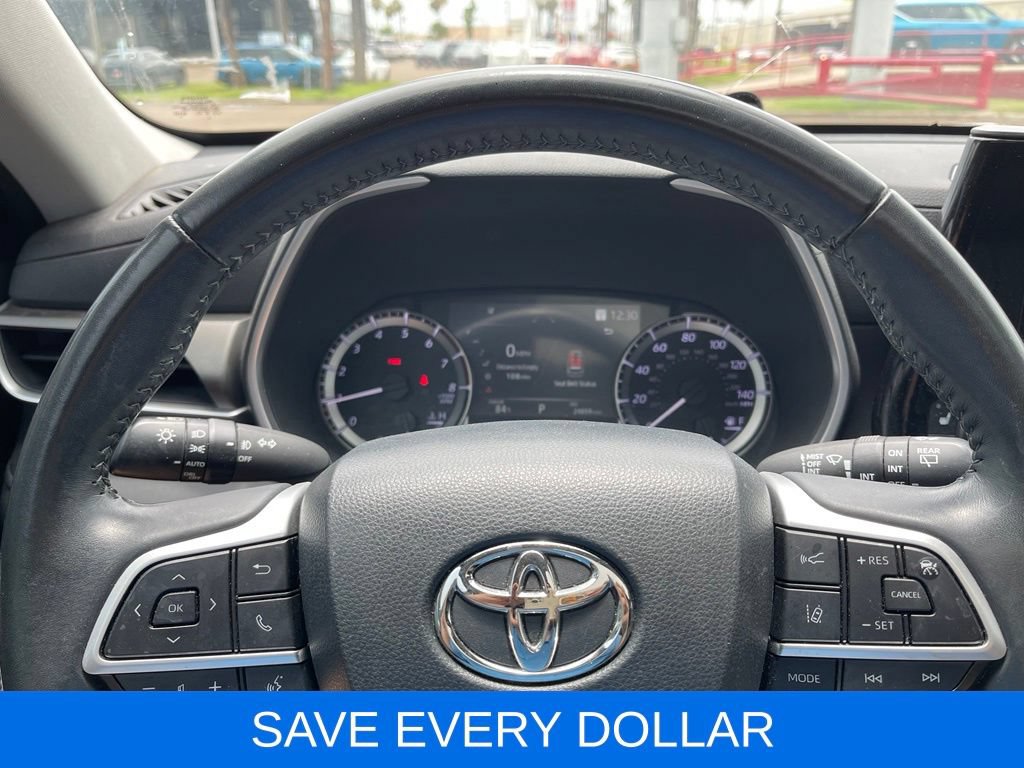 Used 2023 Toyota Highlander XLE FWD image 8