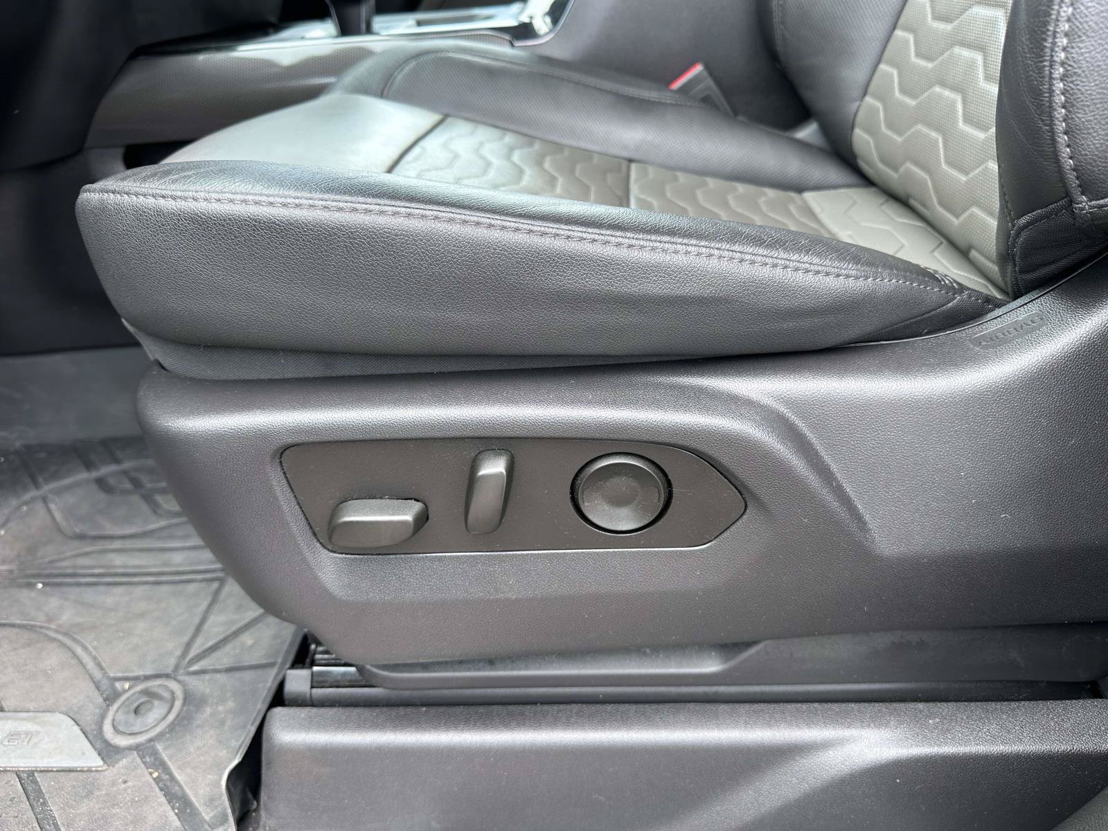 Used 2024 Chevrolet Silverado 1500 ZR2 AWD/4WD image 12