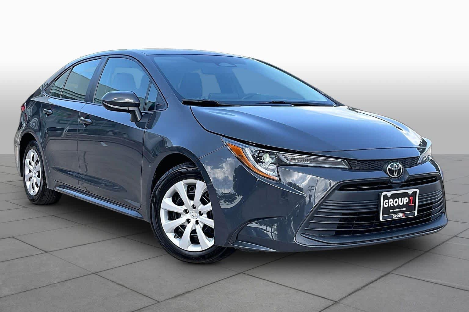 Used 2023 Toyota Corolla LE FWD image 3