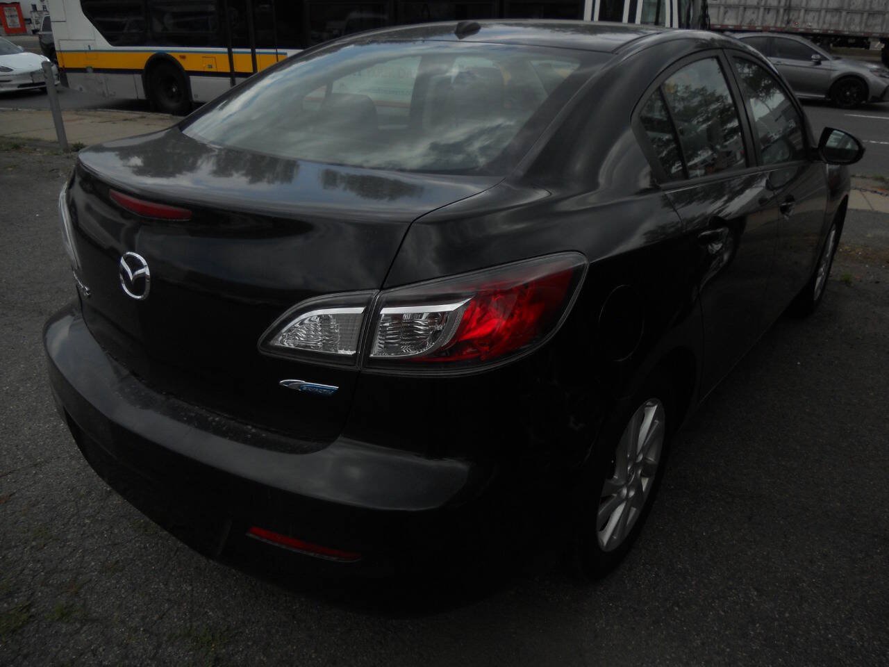 Used 2012 MAZDA MAZDA3 i Grand Touring w/ Tech Pkg FWD image 3