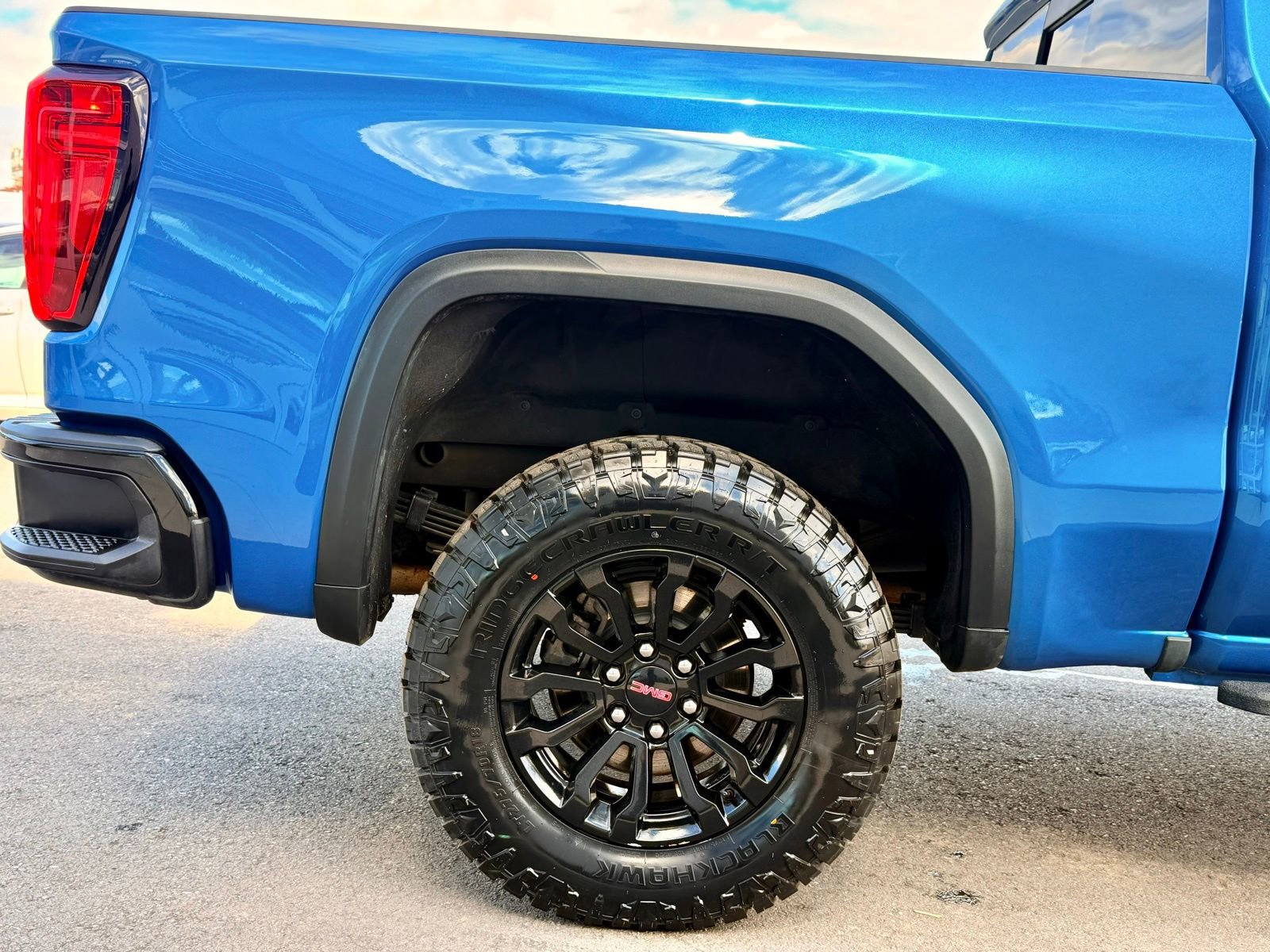 Used 2023 GMC Sierra 1500 AT4X image 13