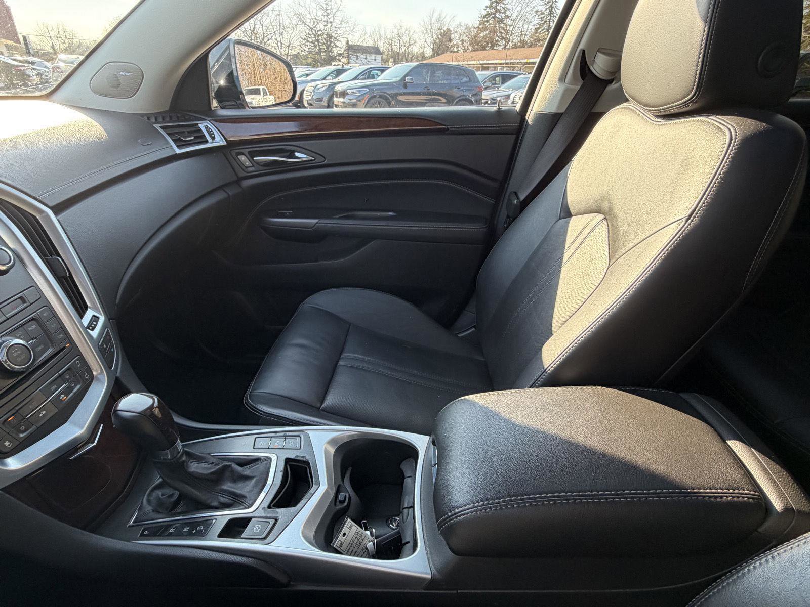 Used 2012 Cadillac SRX Luxury image 23