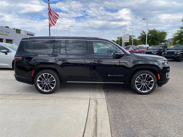 Used 2024 Jeep Wagoneer Series III w/ Premium Group I AWD/4WD image 2