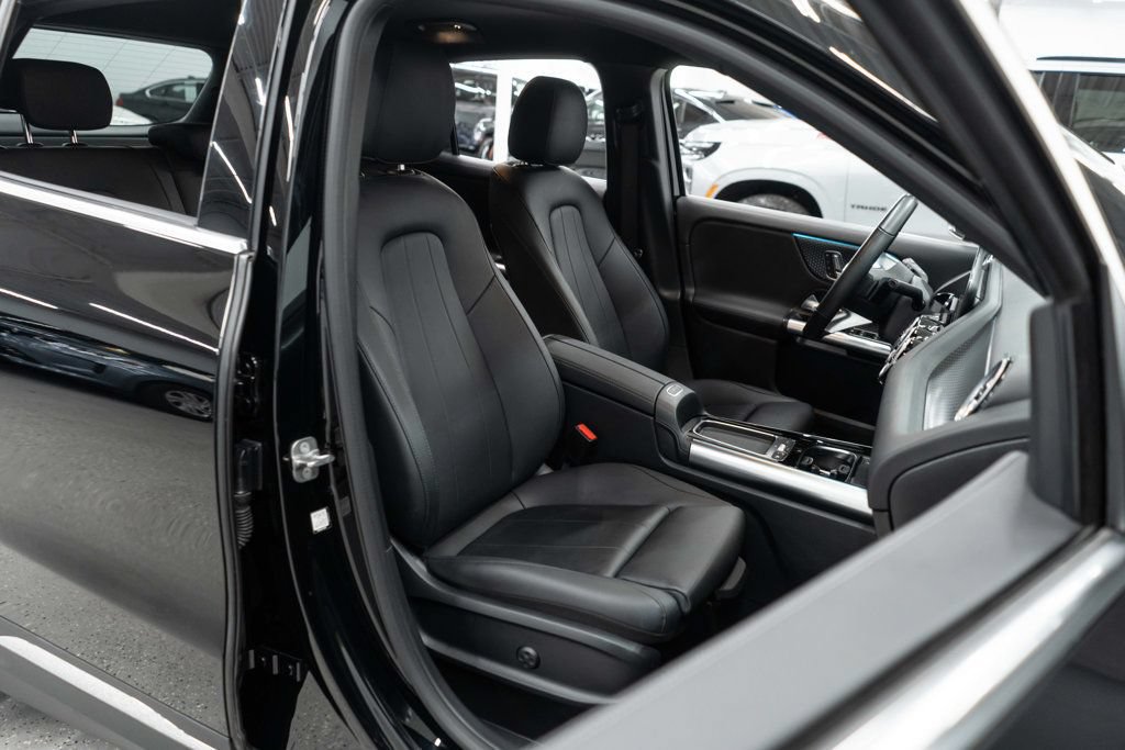 Used 2025 Mercedes-Benz GLA 250 4MATIC w/ Winter Package image 10