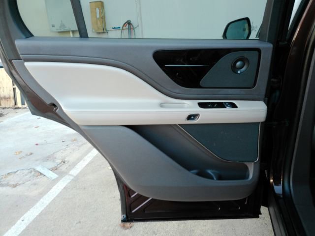 Used 2020 Lincoln Aviator Reserve w/ Equipment Group 201A image 19