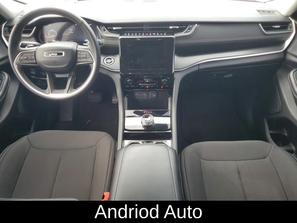 Used 2023 Jeep Grand Cherokee Laredo image 2