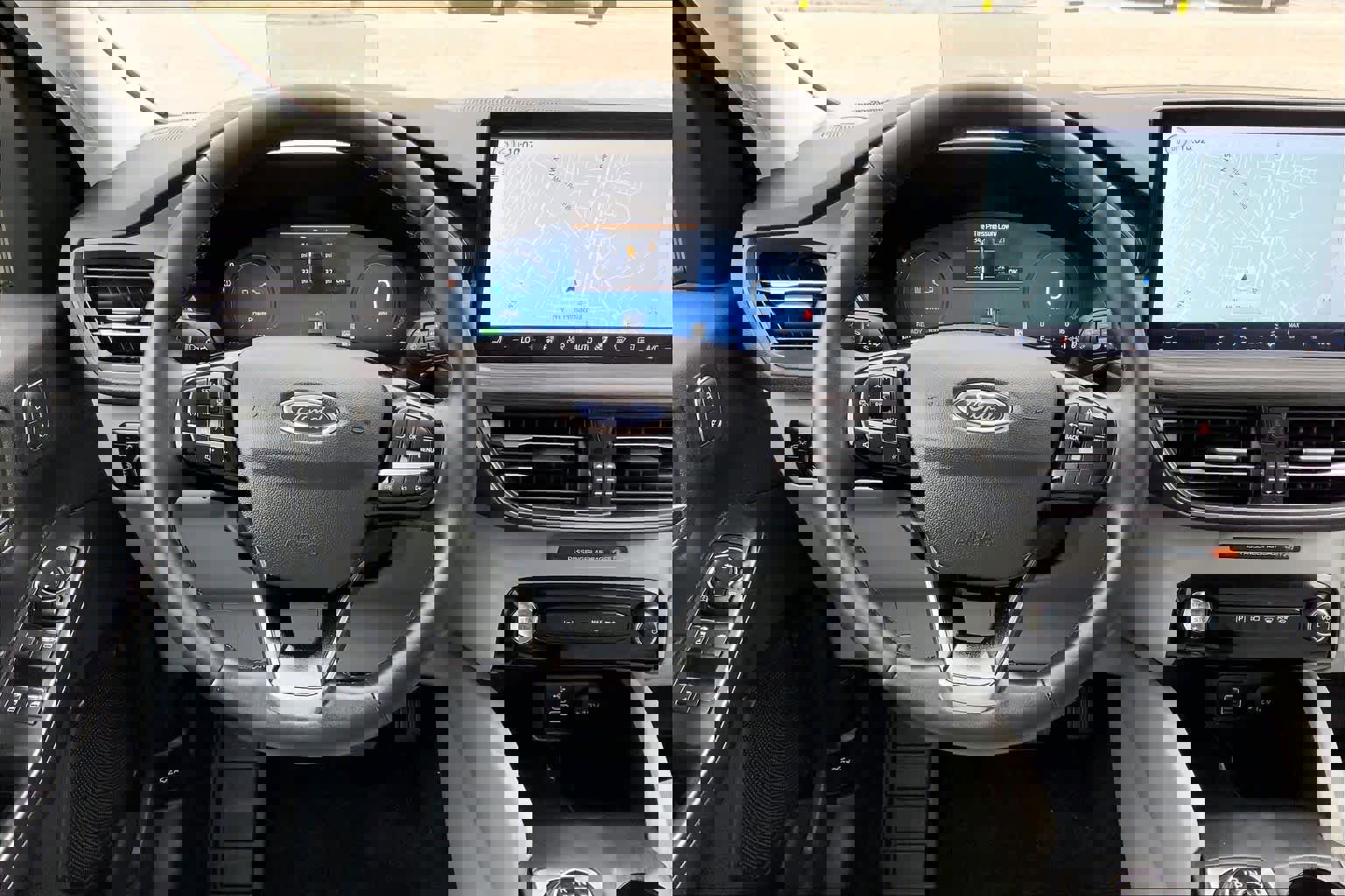 Certified 2025 Ford Escape SE w/ PHEV Premium Package image 6