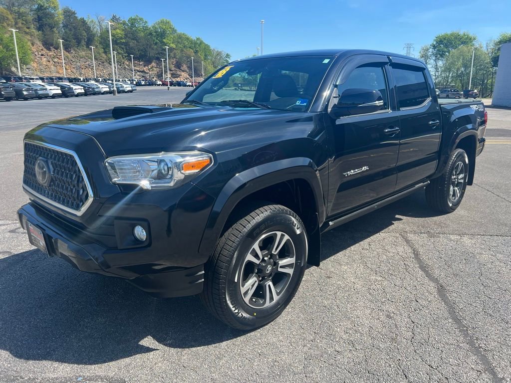 Used 2018 Toyota Tacoma TRD Sport w/ Technology Package image 3