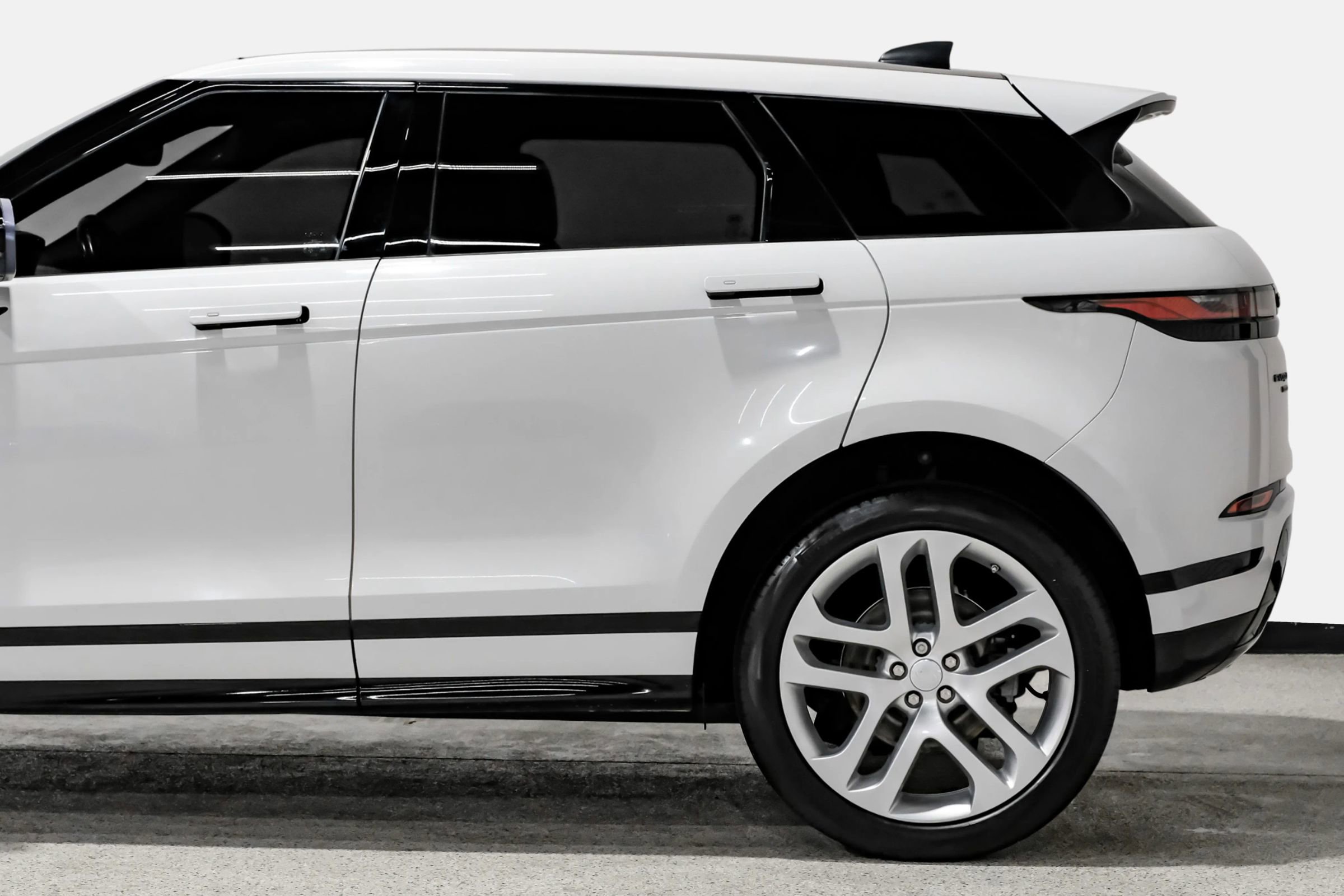 Used 2020 Land Rover Range Rover Evoque R-Dynamic SE image 21