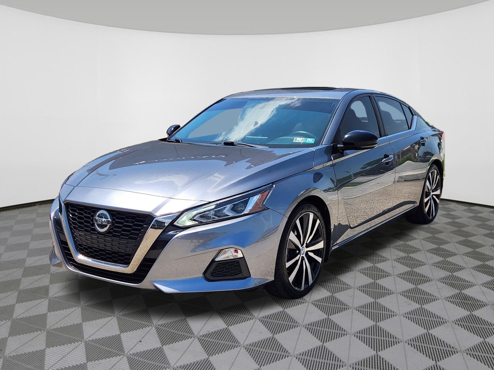 Used 2019 Nissan Altima 2.5 SR w/ SR Premium Package FWD image 2