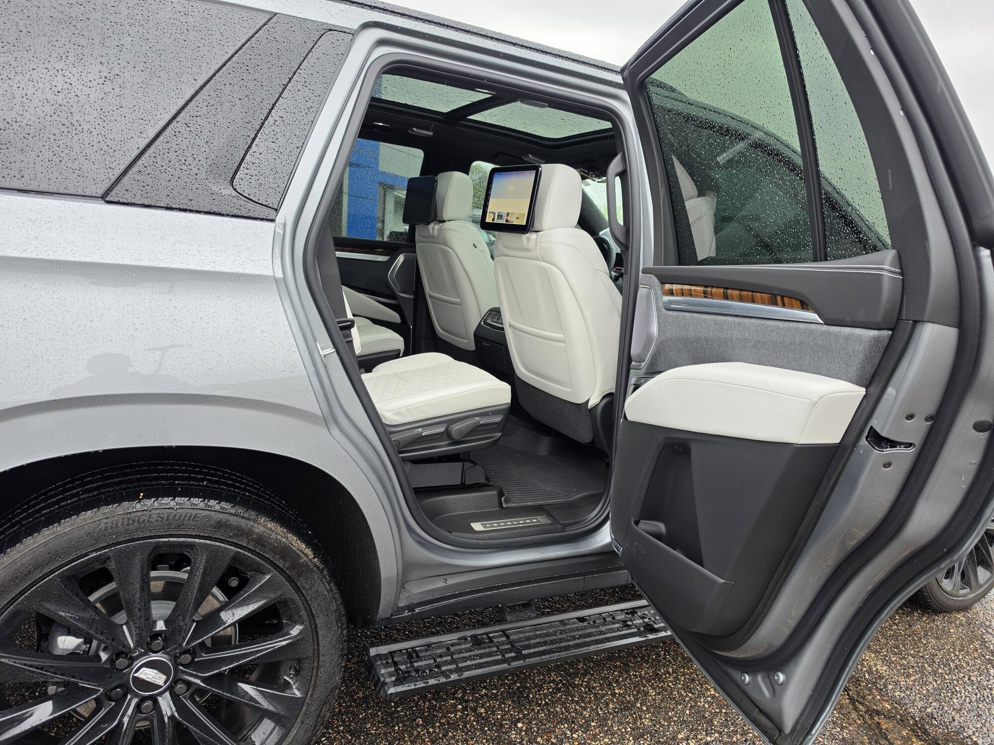 Used 2026 Cadillac Escalade Platinum Sport w/ LPO, ONYX Package AWD/4WD image 14