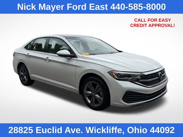 Used 2023 Volkswagen Jetta SE w/ Panoramic Sunroof Package