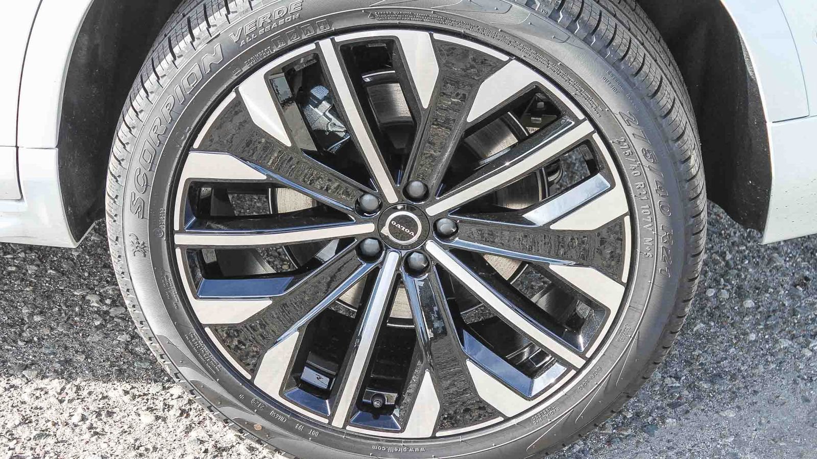 New 2026 Volvo XC90 T8 Plus w/ Protection Package Premier AWD/4WD image 11