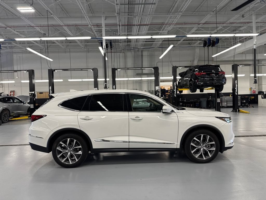 Used 2022 Acura MDX w/ Technology Package AWD/4WD image 4