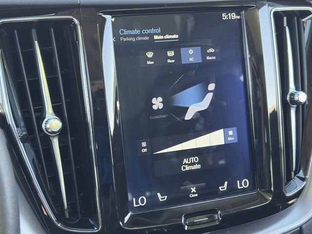 Used 2020 Volvo XC60 T6 Momentum AWD/4WD image 32