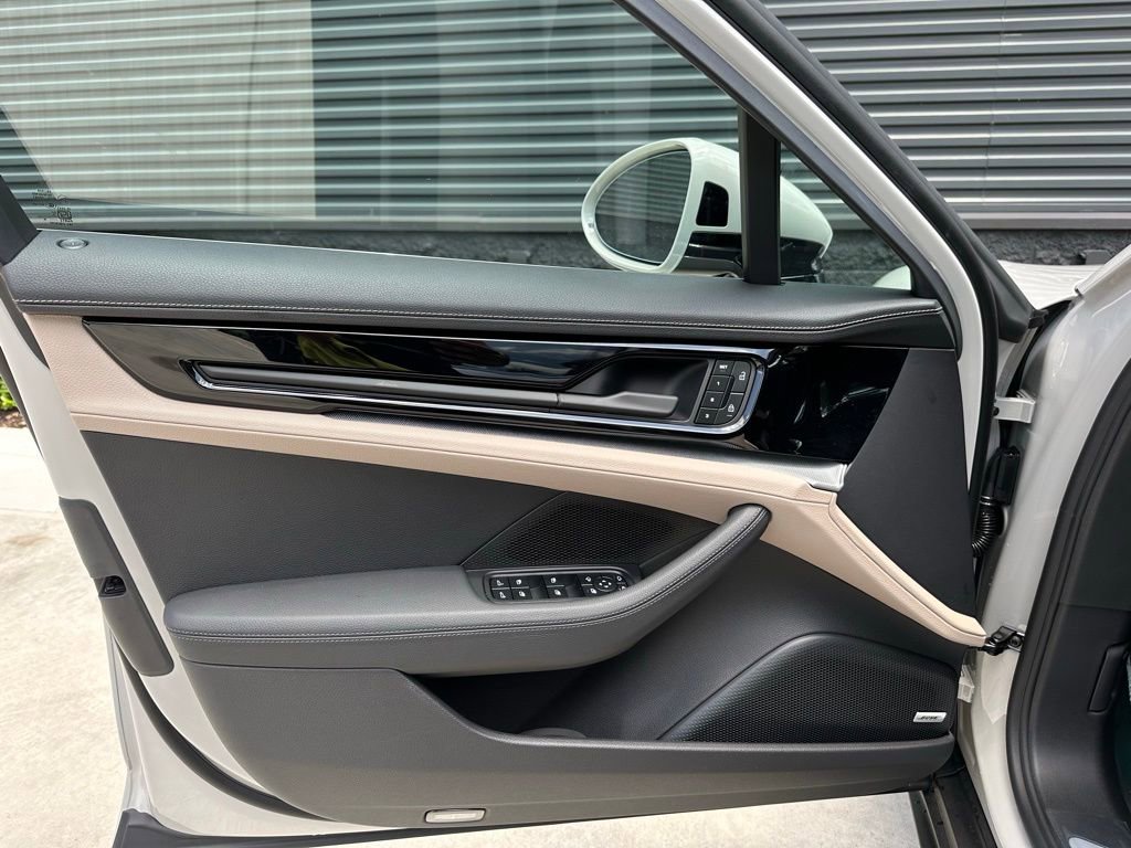 Used 2025 Porsche Panamera image 14